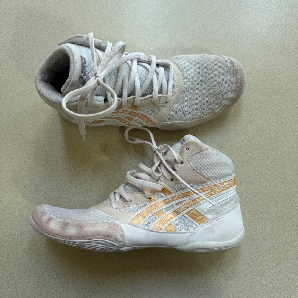 Asics Snapdown Wrestling Shoes White Gold 1084A014 Kids Size 5 US